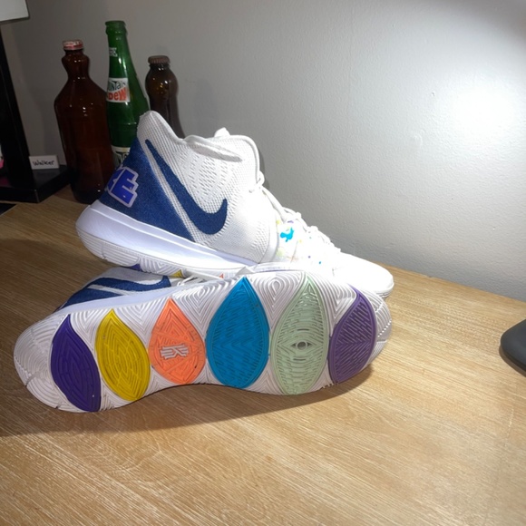 Have a Nike Day Kyrie 5 - Picture 2 of 8